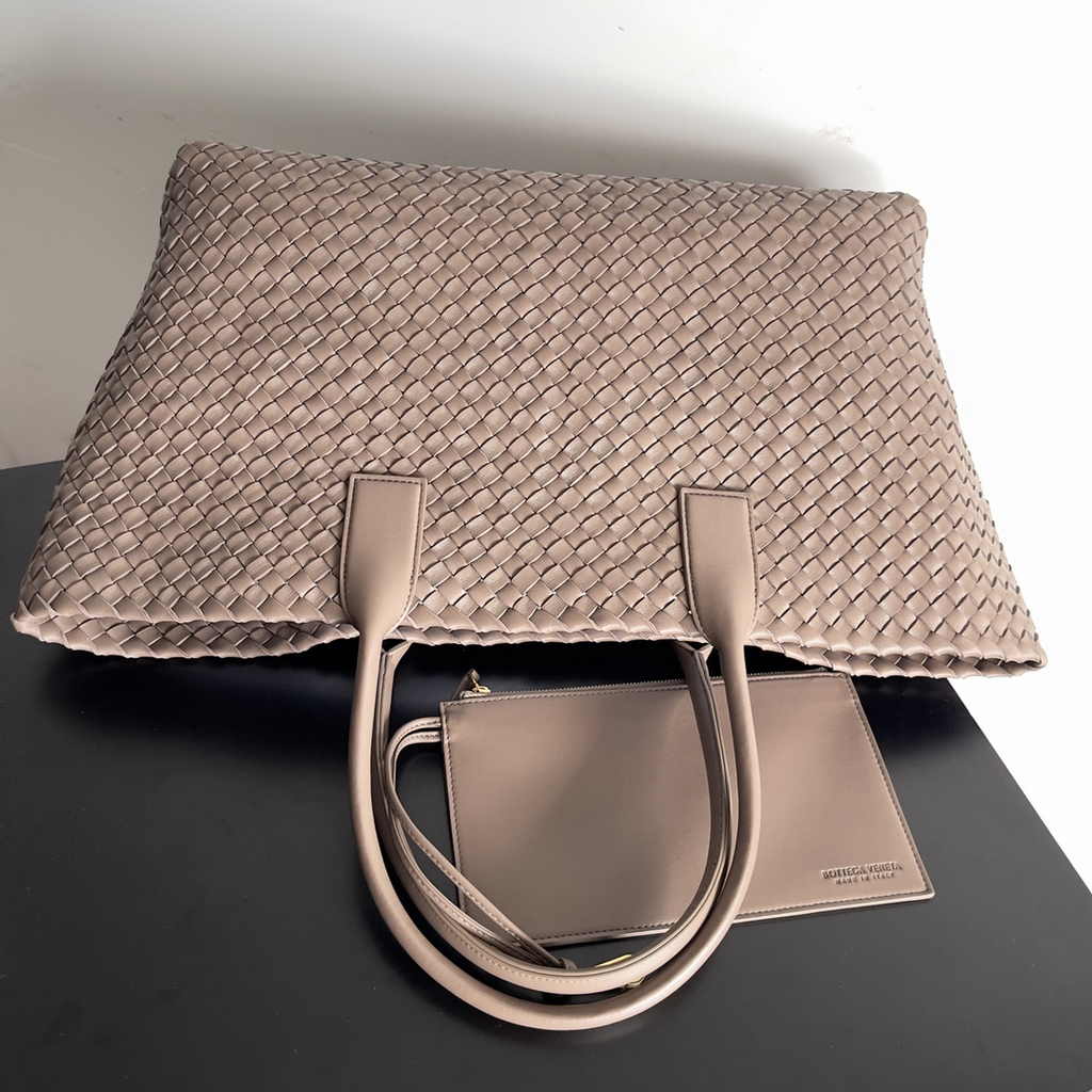 Bottega Veneta Large Cabat Bag 608811 Light Pink Lambskin leather