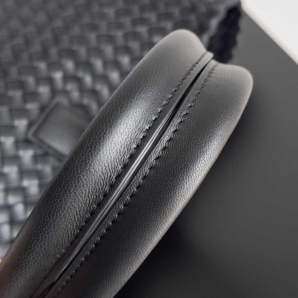 Bottega Veneta Large Cabat Bag 608811 Black Lambskin leather