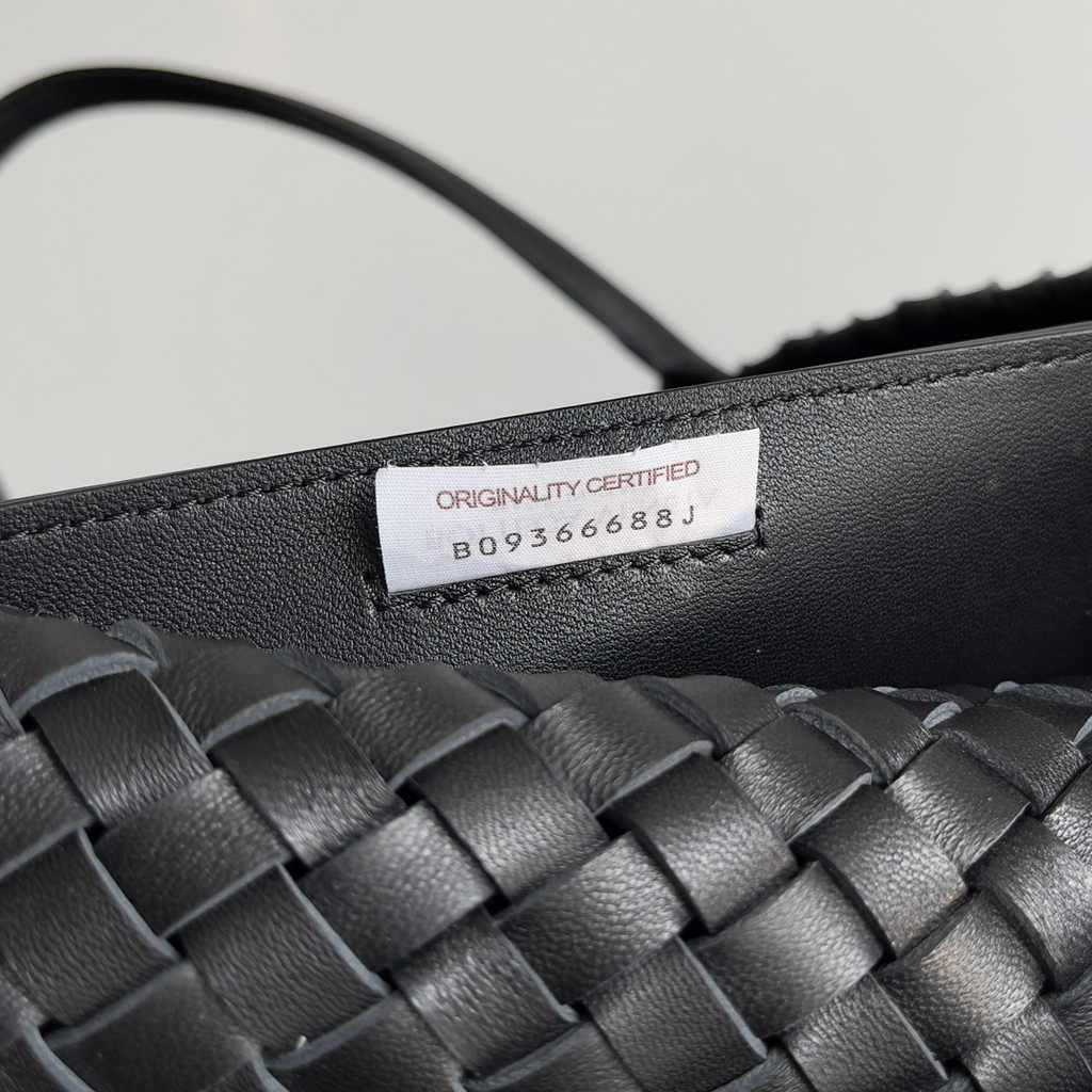 Bottega Veneta Large Cabat Bag 608811 Black Lambskin leather