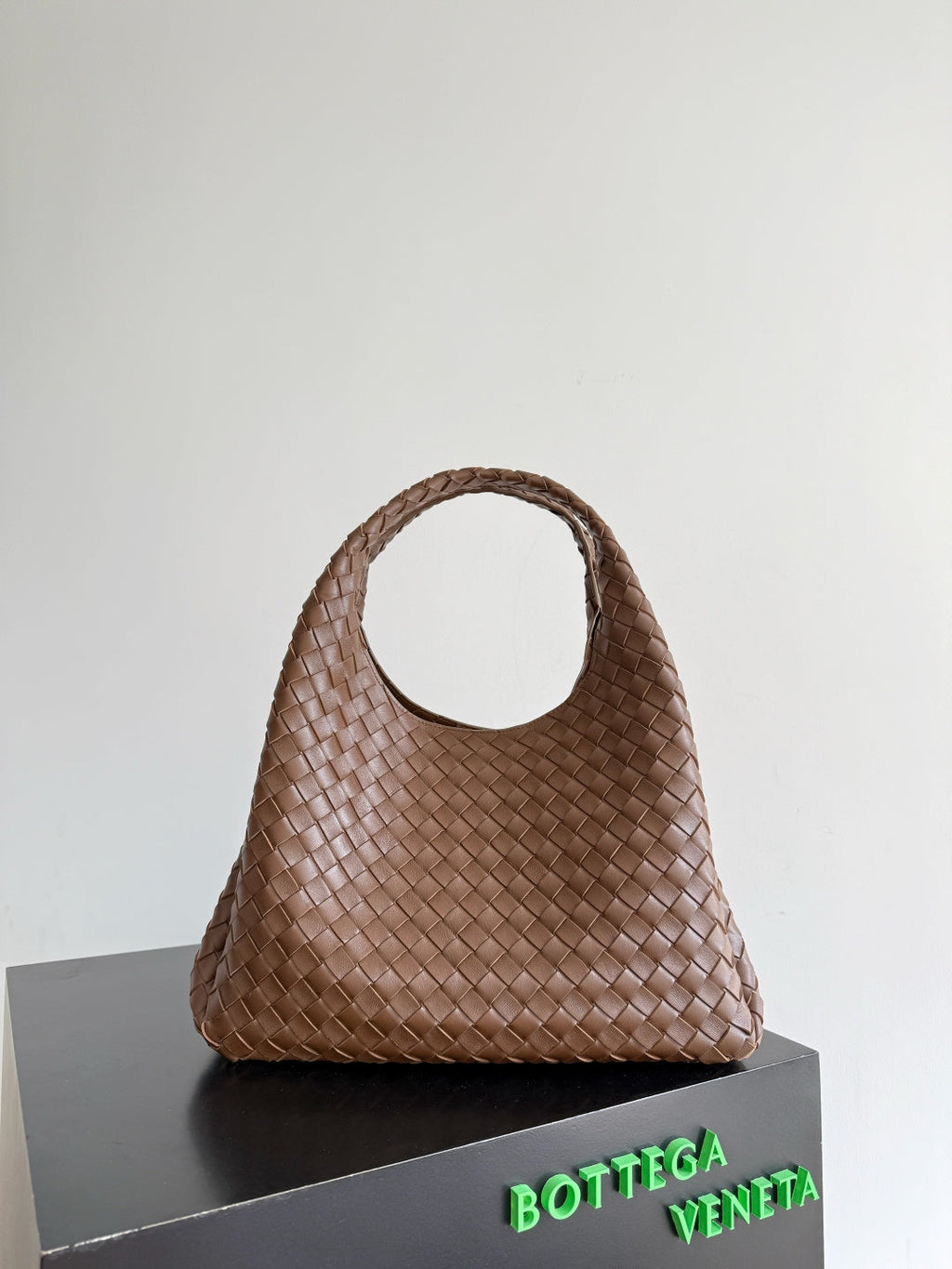 Bottega Veneta Large Campana Bag 844250 in Brown