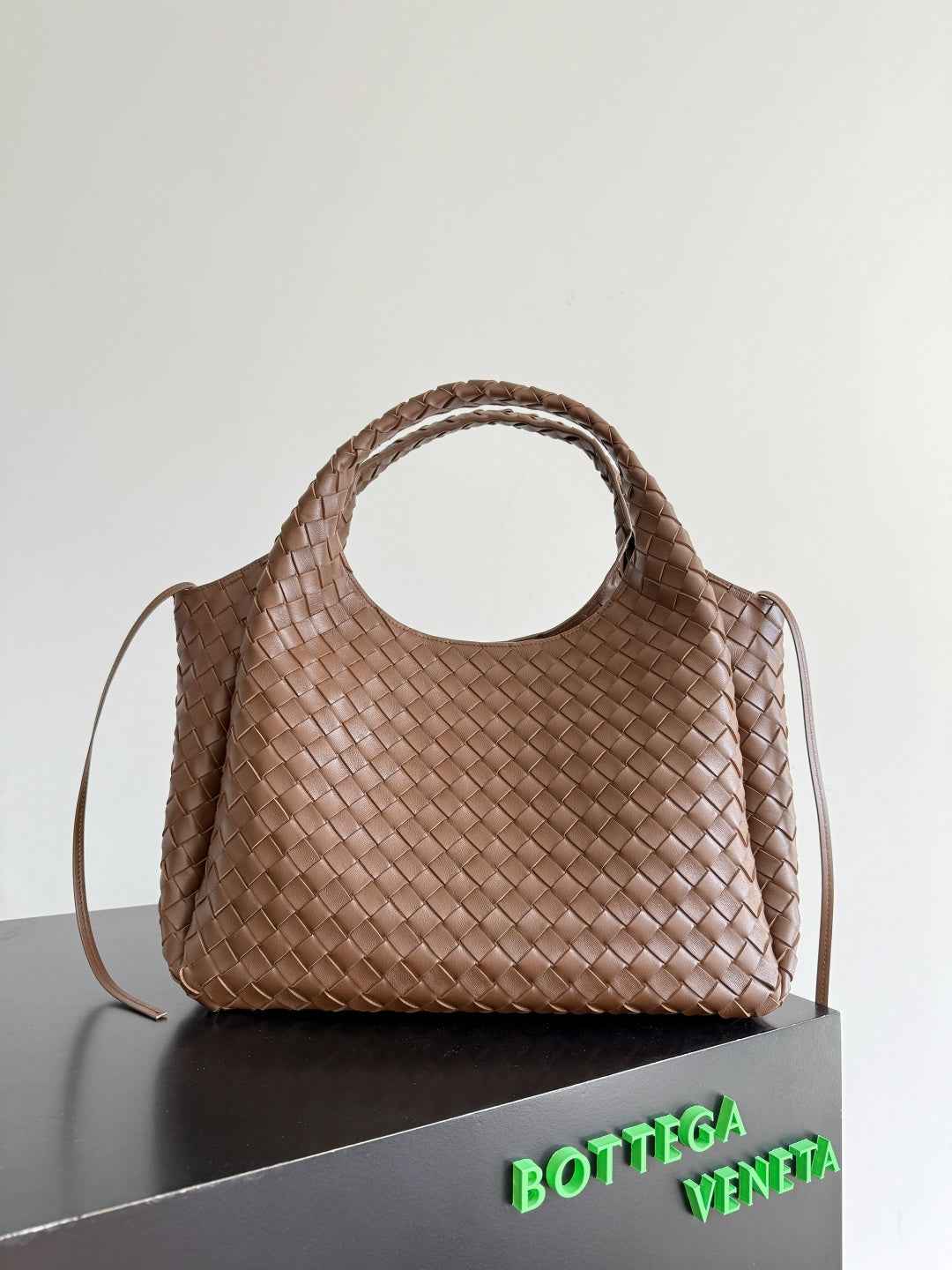 Bottega Veneta Large Campana Bag 844250 in Brown