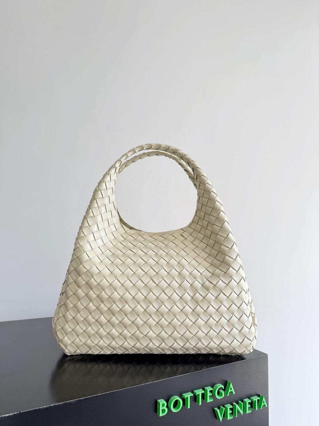 Bottega Veneta Large Campana Bag 844250 in Beige