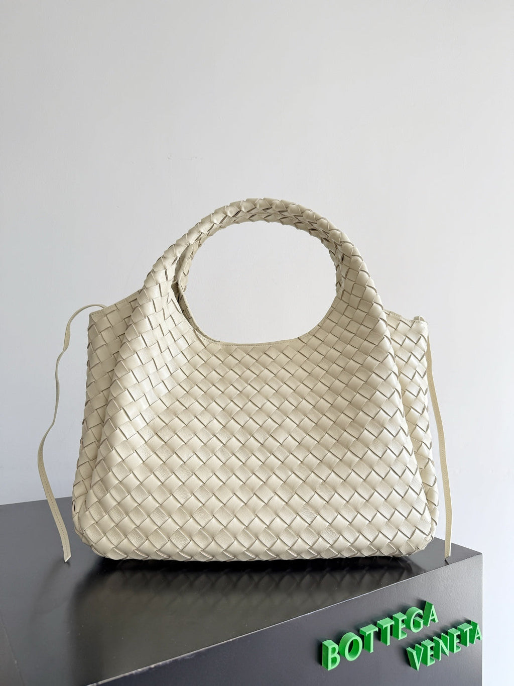 Bottega Veneta Large Campana Bag 844250 in Beige