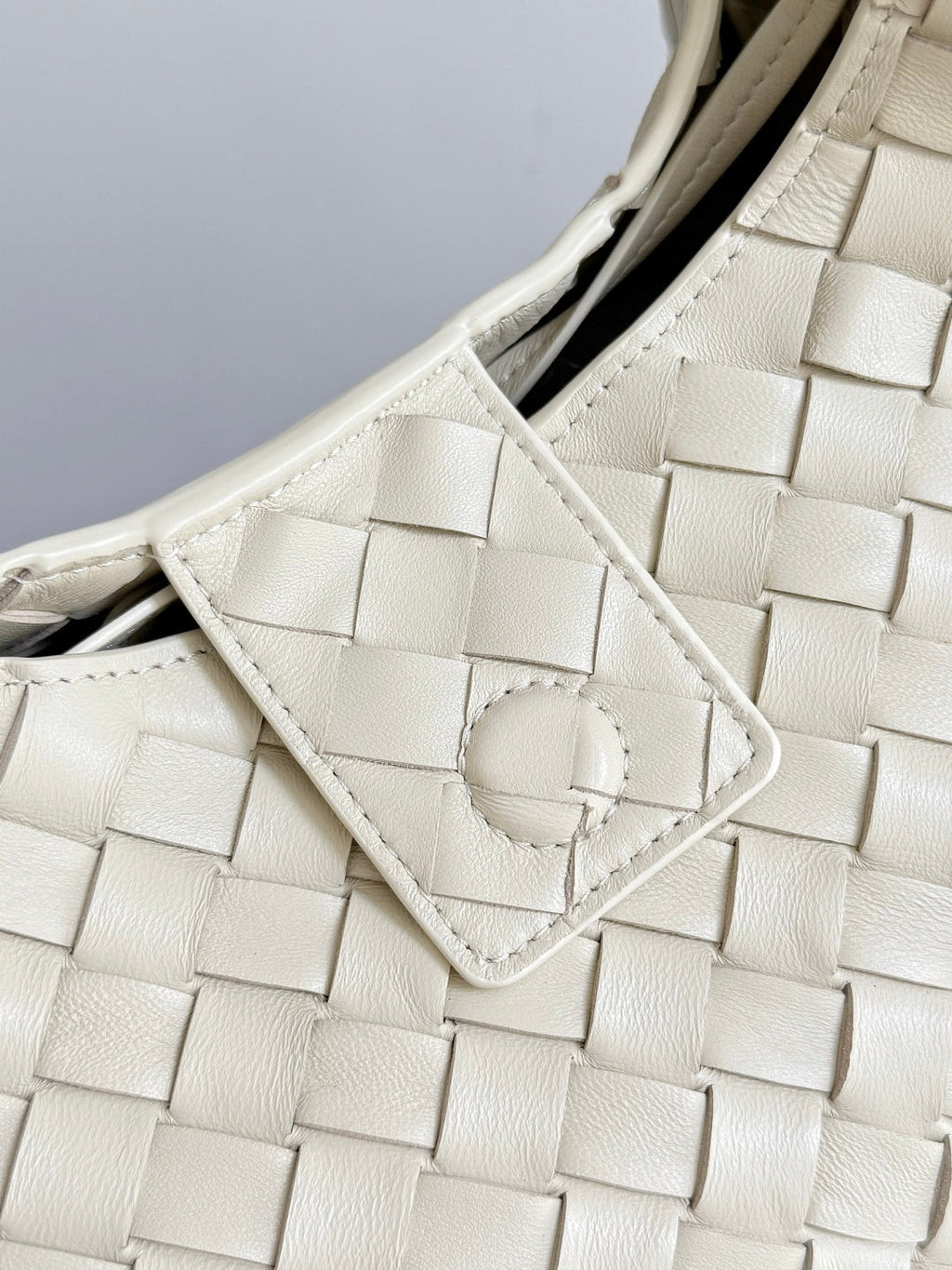 Bottega Veneta Large Campana Bag 844250 in Beige