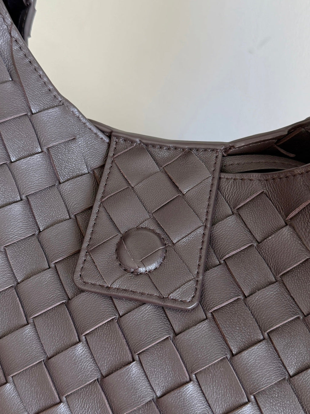Bottega Veneta Large Campana Bag 844250 in Coffee