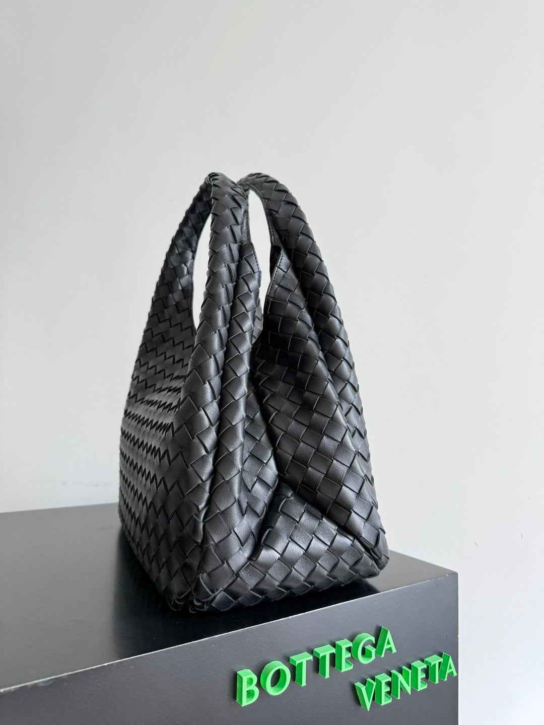 Bottega Veneta Large Campana Bag 844250 in Black