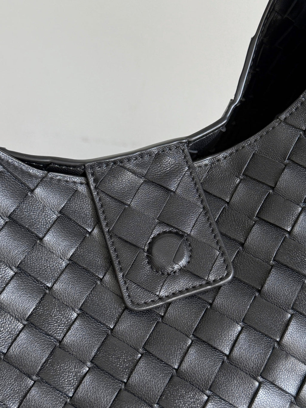 Bottega Veneta Large Campana Bag 844250 in Black