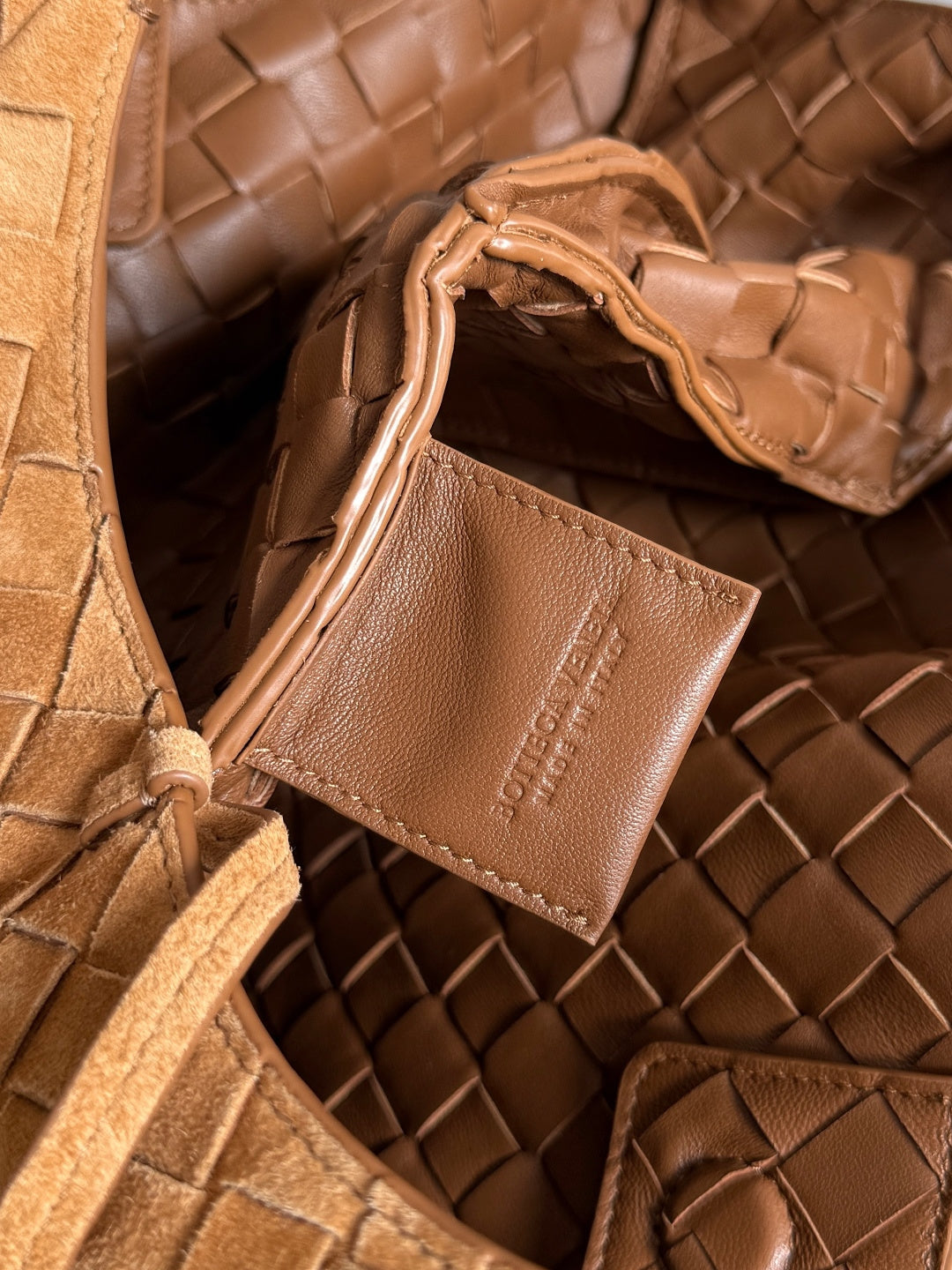 Bottega Veneta Large Campana Bag 844250 in Suede Brown