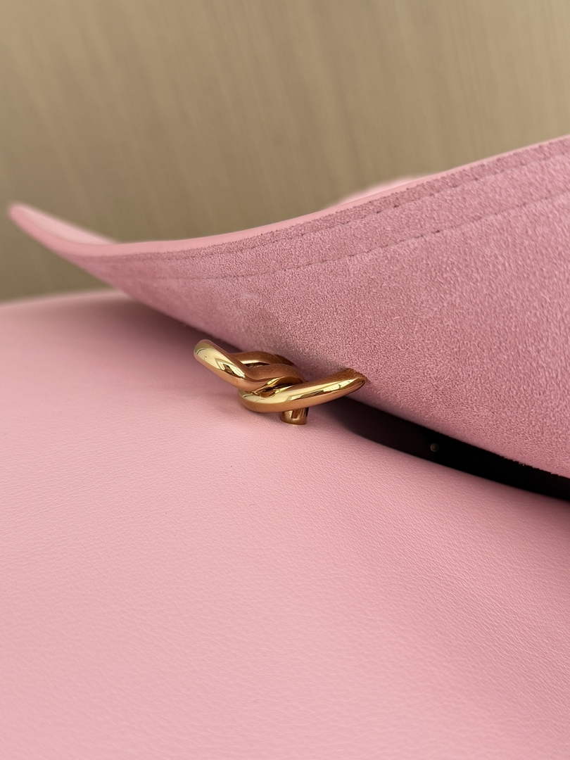 Bottega Veneta Large Ciao Ciao 826195 in Pink Calfskin