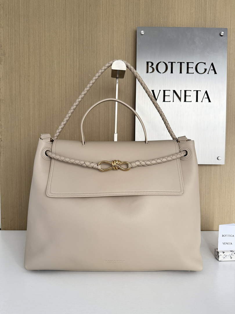 Bottega Veneta Large Ciao Ciao 826195 in Dark Beige Calfskin