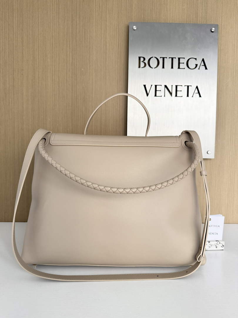 Bottega Veneta Large Ciao Ciao 826195 in Dark Beige Calfskin