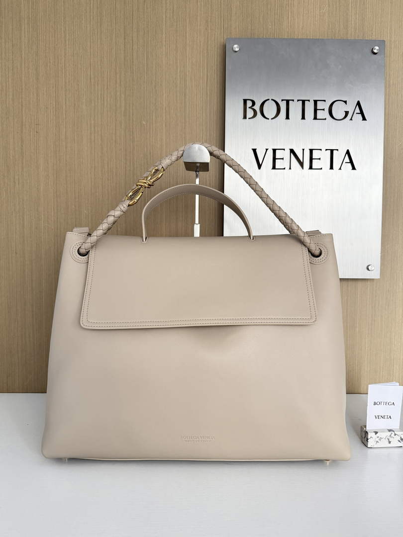 Bottega Veneta Large Ciao Ciao 826195 in Dark Beige Calfskin