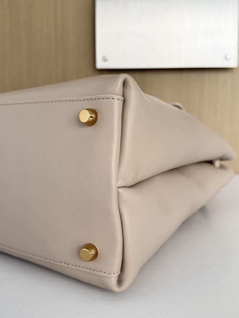 Bottega Veneta Large Ciao Ciao 826195 in Dark Beige Calfskin