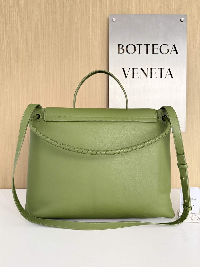 Bottega Veneta Large Ciao Ciao 826195 in Green Calfskin
