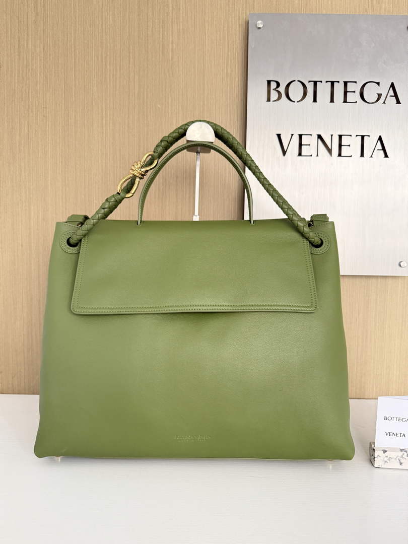 Bottega Veneta Large Ciao Ciao 826195 in Green Calfskin