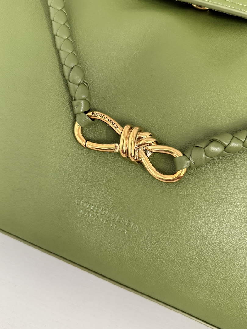 Bottega Veneta Large Ciao Ciao 826195 in Green Calfskin