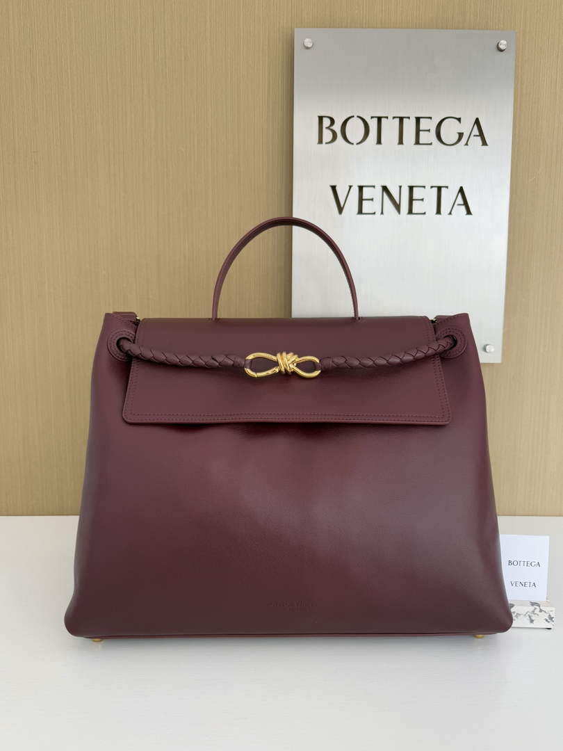 Bottega Veneta Large Ciao Ciao 826195 in Wine Red Calfskin