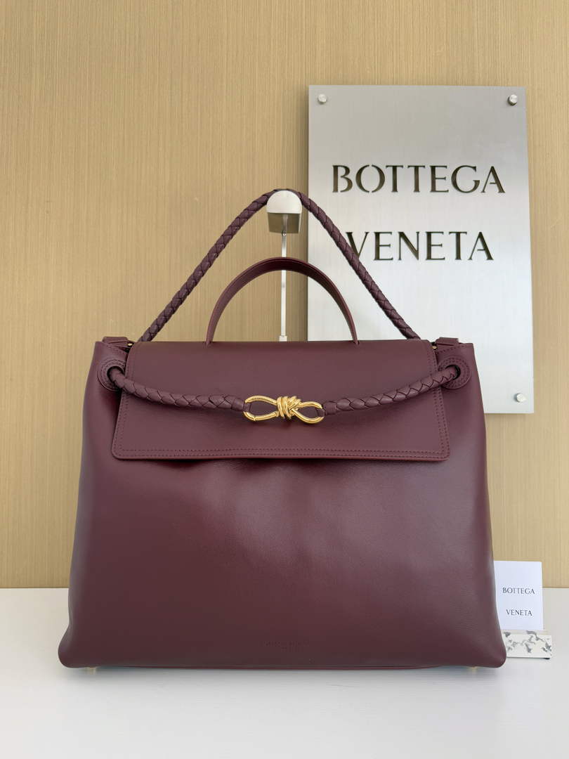 Bottega Veneta Large Ciao Ciao 826195 in Wine Red Calfskin