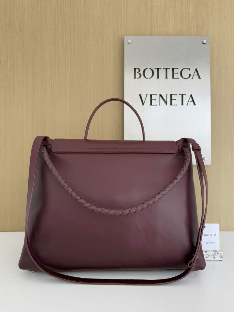 Bottega Veneta Large Ciao Ciao 826195 in Wine Red Calfskin