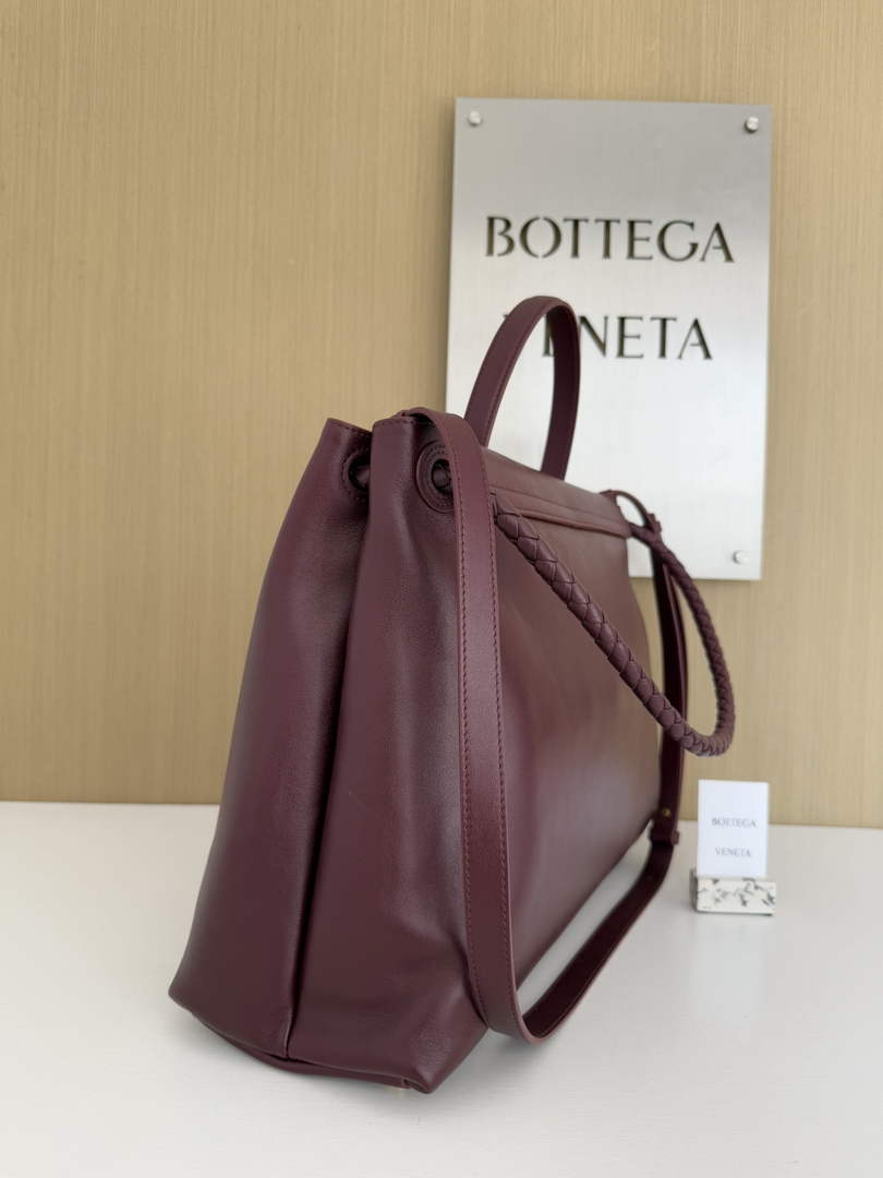 Bottega Veneta Large Ciao Ciao 826195 in Wine Red Calfskin