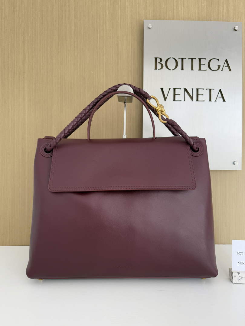 Bottega Veneta Large Ciao Ciao 826195 in Wine Red Calfskin