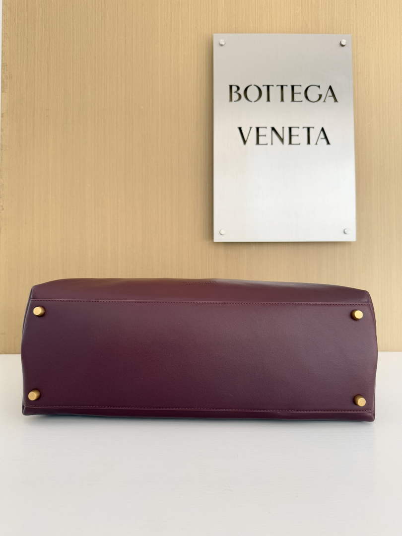 Bottega Veneta Large Ciao Ciao 826195 in Wine Red Calfskin