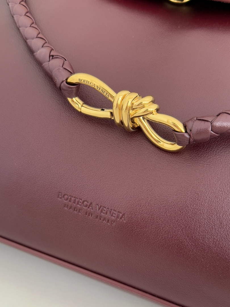 Bottega Veneta Large Ciao Ciao 826195 in Wine Red Calfskin