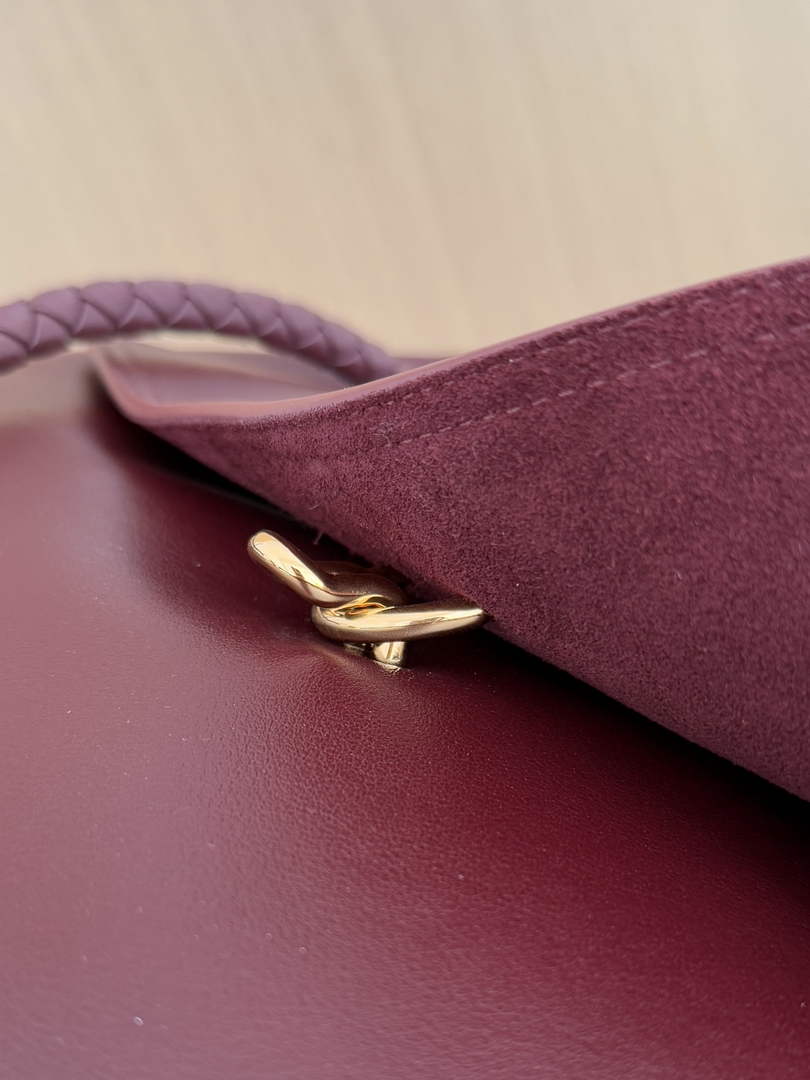 Bottega Veneta Large Ciao Ciao 826195 in Wine Red Calfskin