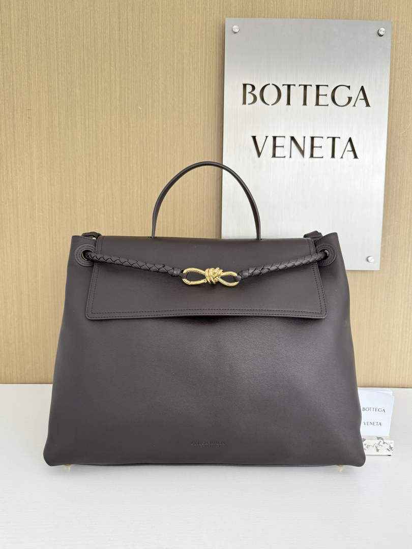 Bottega Veneta Large Ciao Ciao 826195 in Brown Calfskin