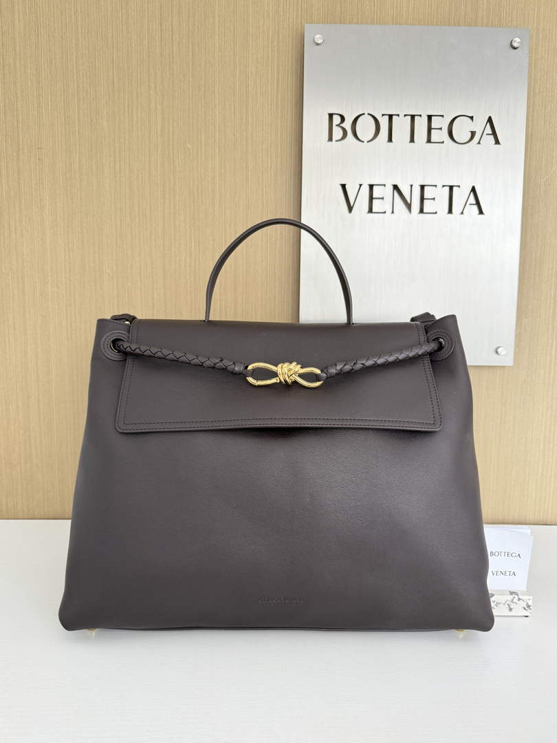 Bottega Veneta Large Ciao Ciao 826195 in Brown Calfskin