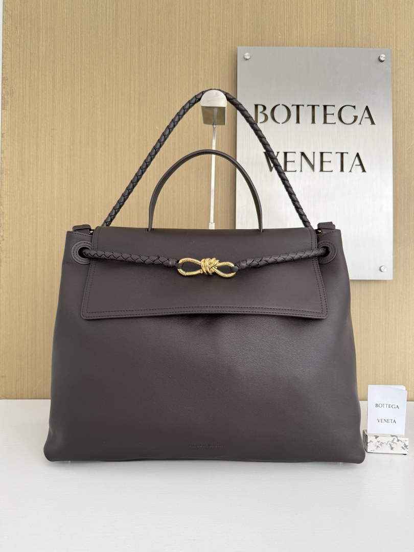 Bottega Veneta Large Ciao Ciao 826195 in Brown Calfskin