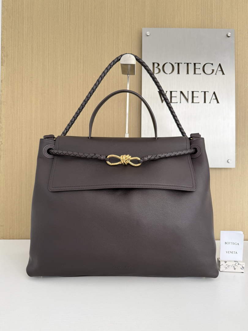 Bottega Veneta Large Ciao Ciao 826195 in Brown Calfskin