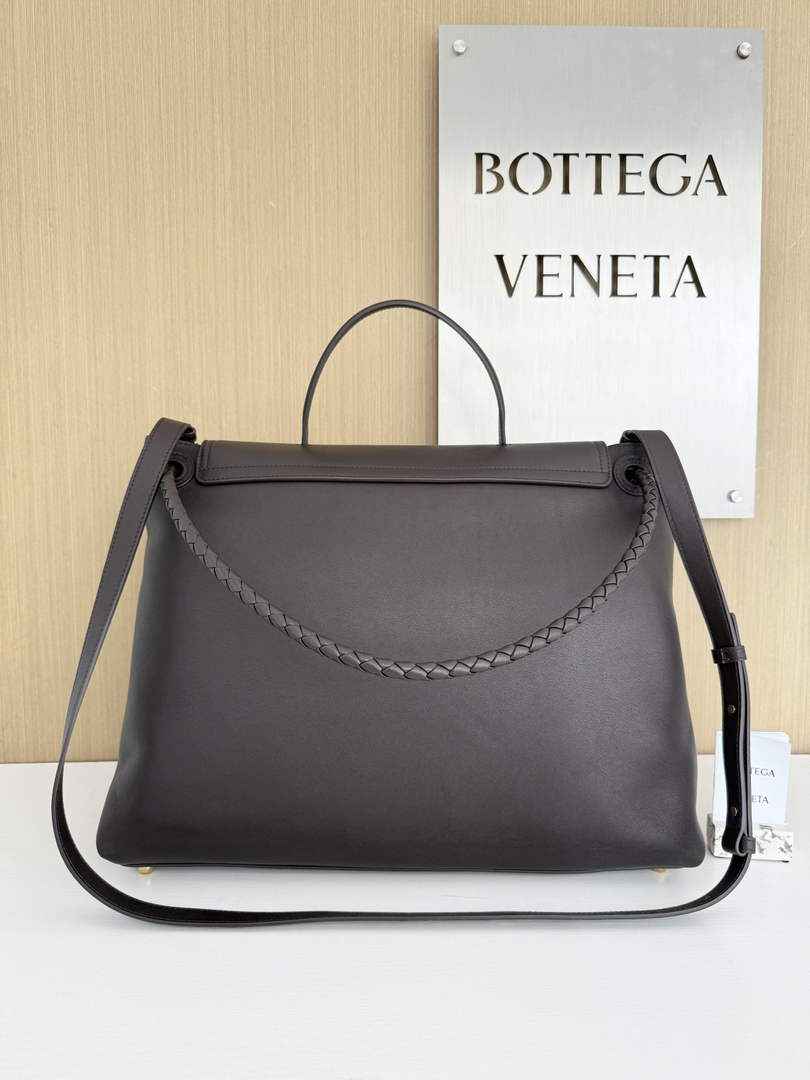 Bottega Veneta Large Ciao Ciao 826195 in Brown Calfskin