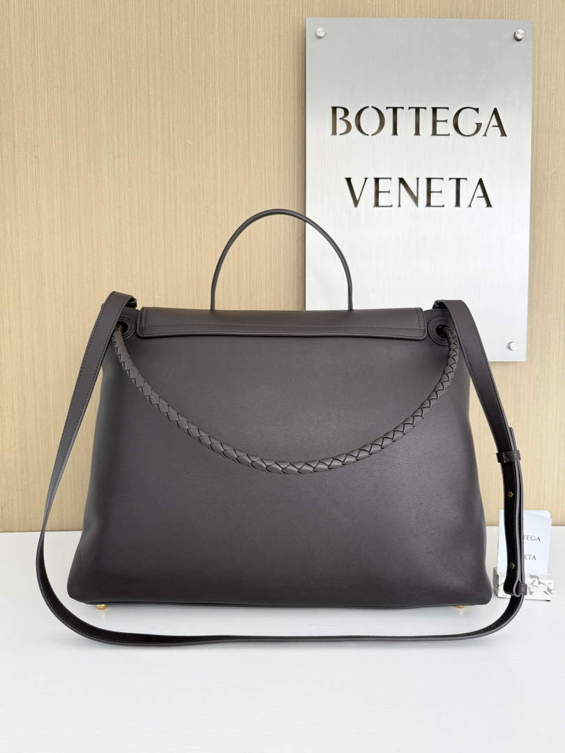 Bottega Veneta Large Ciao Ciao 826195 in Brown Calfskin