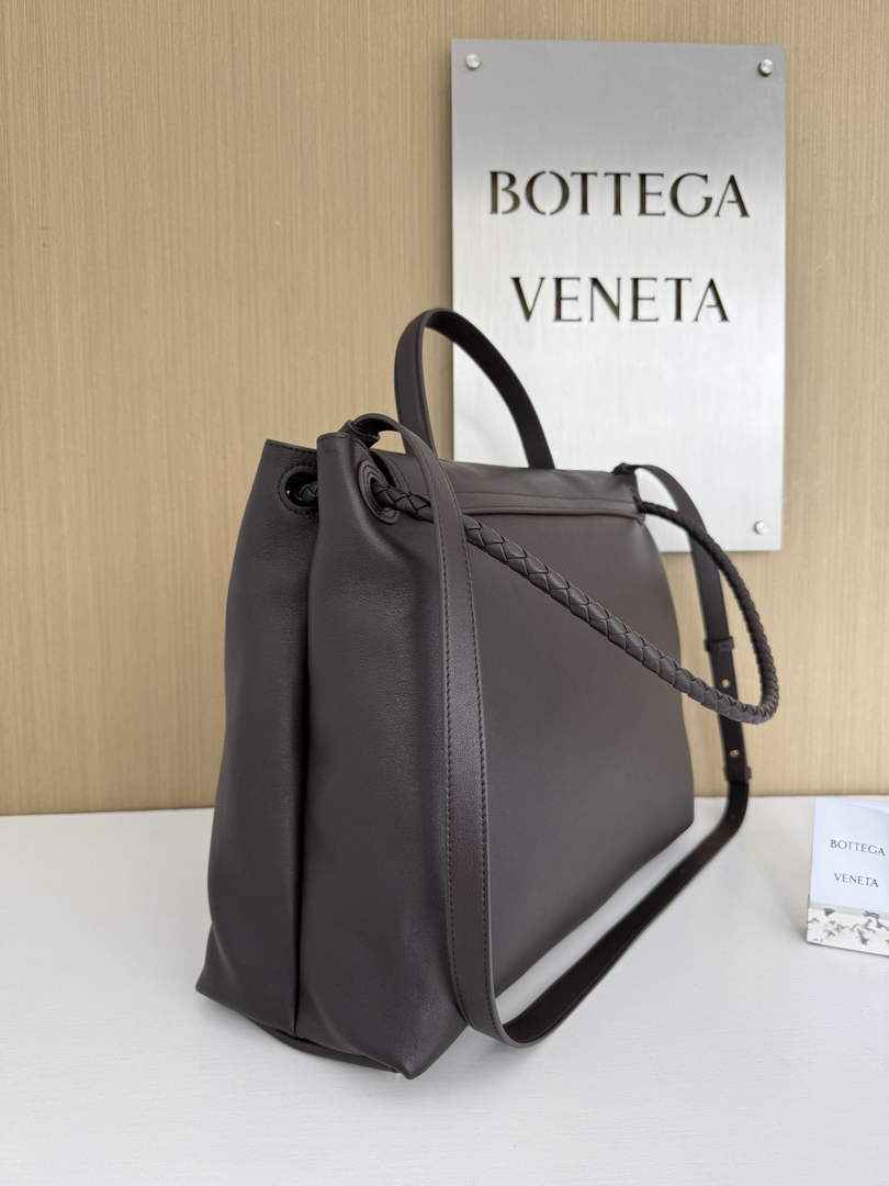 Bottega Veneta Large Ciao Ciao 826195 in Brown Calfskin