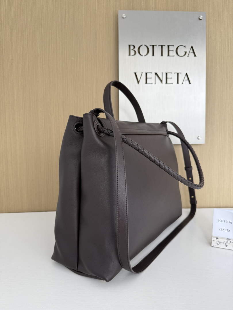Bottega Veneta Large Ciao Ciao 826195 in Brown Calfskin