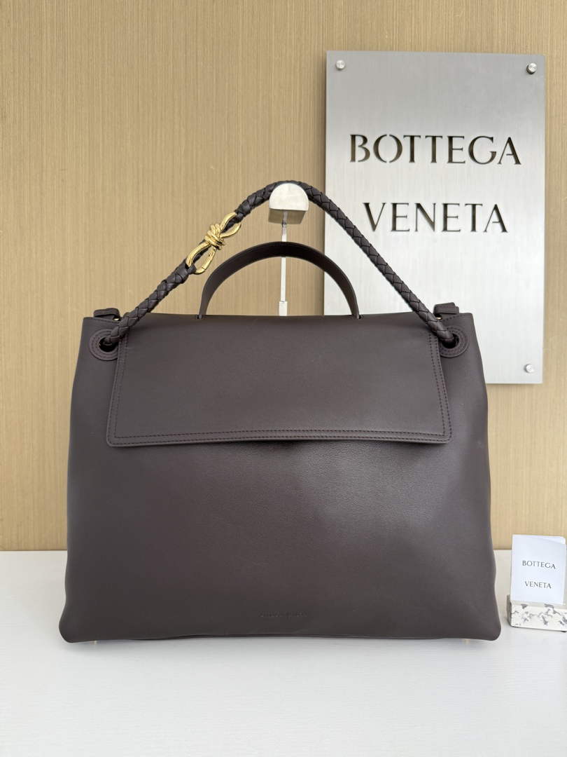 Bottega Veneta Large Ciao Ciao 826195 in Brown Calfskin