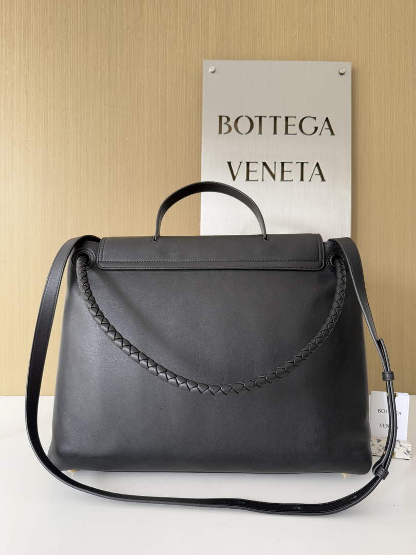 Bottega Veneta Large Ciao Ciao 826195 in Black Calfskin