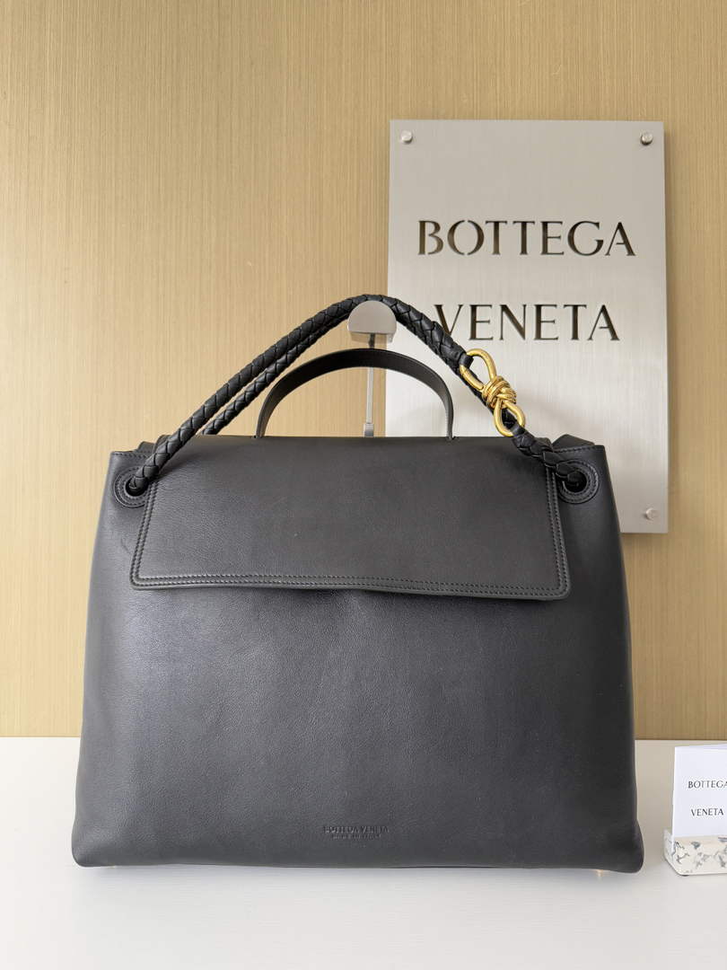 Bottega Veneta Large Ciao Ciao 826195 in Black Calfskin