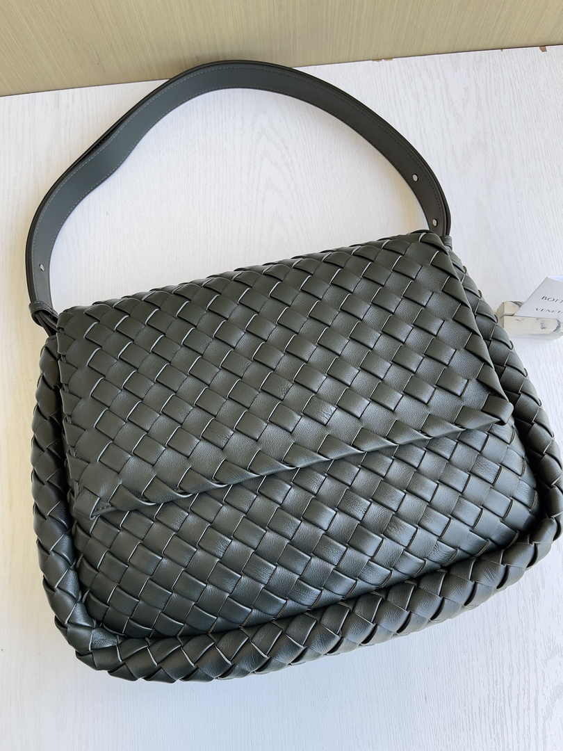 Bottega Veneta Large Cobble Messenger 755769 Calfskin Green