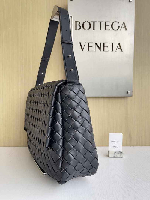 Bottega Veneta Large Cobble Messenger 755769 Calfskin Black