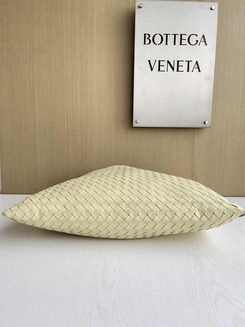 Bottega Veneta Large Hop Bag 763970 Calfskin Light Yellow