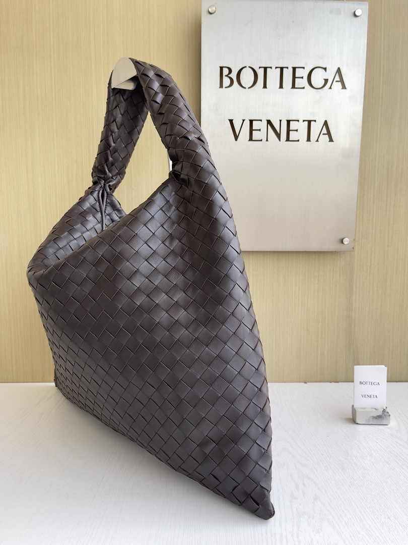 Bottega Veneta Large Hop Bag 763970 Calfskin Brown