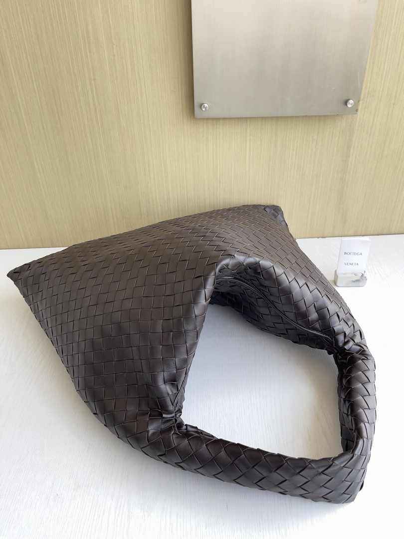 Bottega Veneta Large Hop Bag 763970 Calfskin Brown