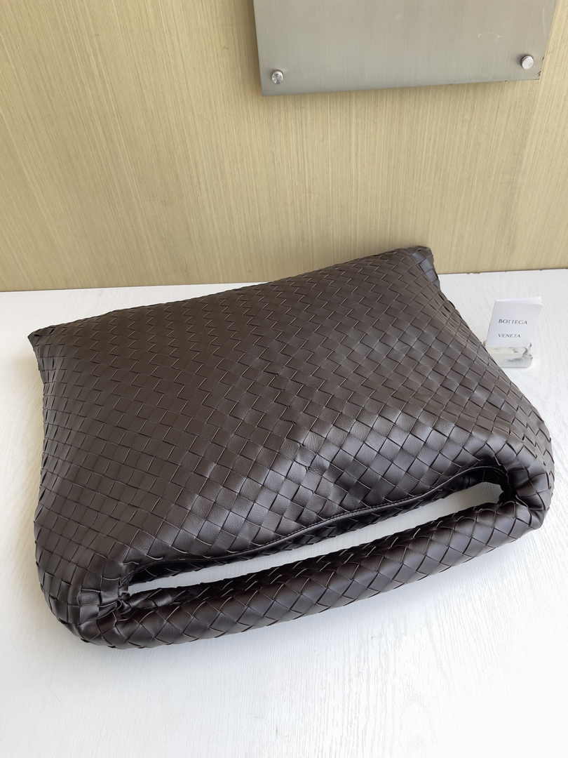Bottega Veneta Large Hop Bag 763970 Calfskin Brown