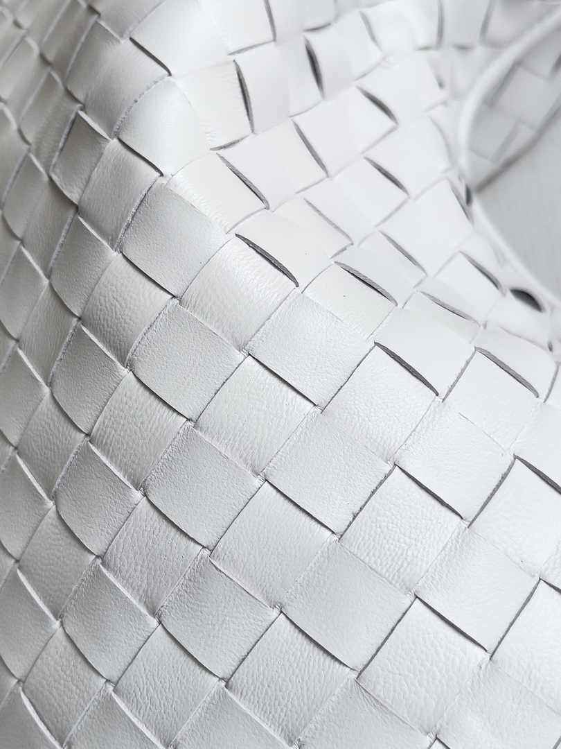 Bottega Veneta Large Hop Bag 763970 Calfskin White