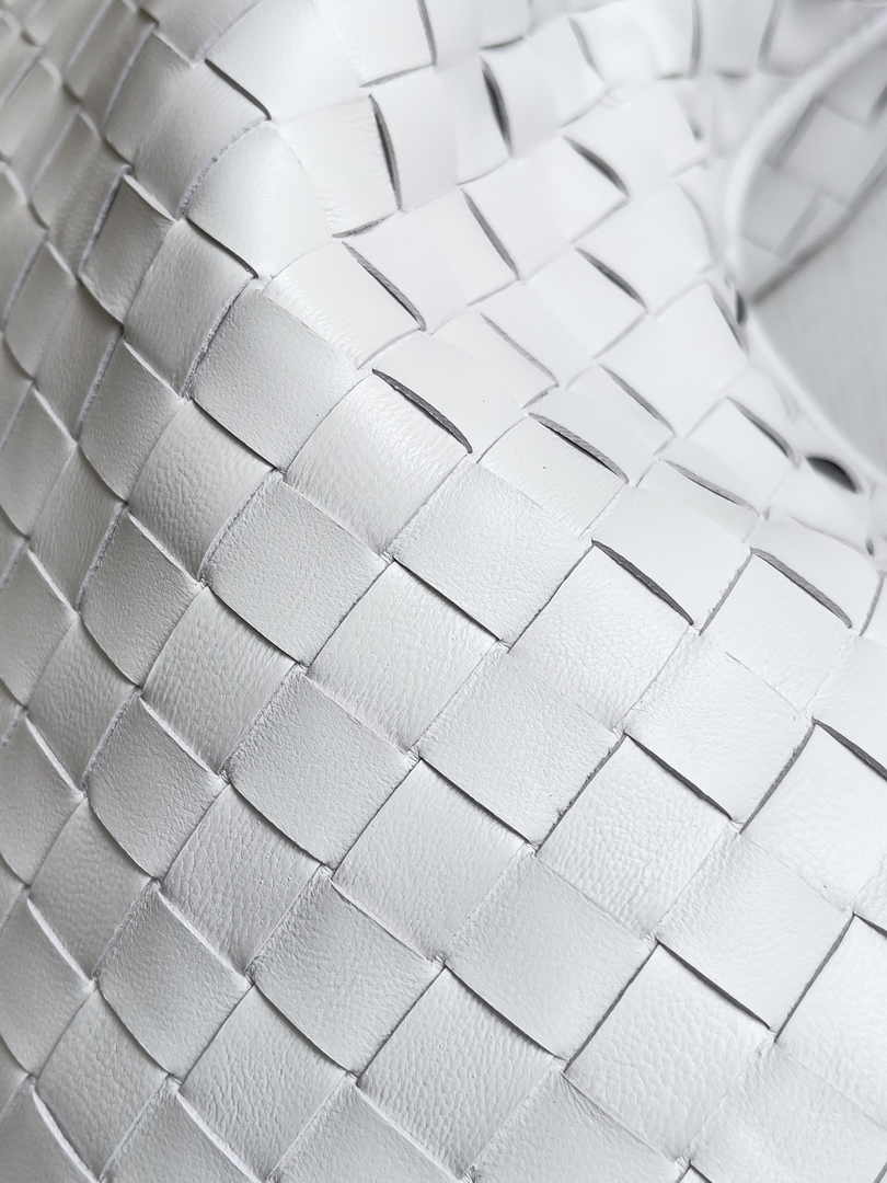 Bottega Veneta Large Hop Bag 763970 Calfskin White