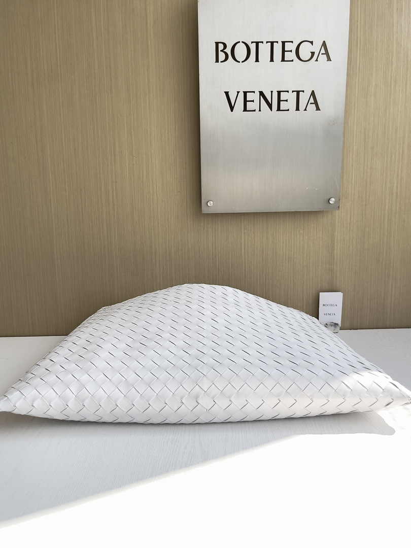 Bottega Veneta Large Hop Bag 763970 Calfskin White