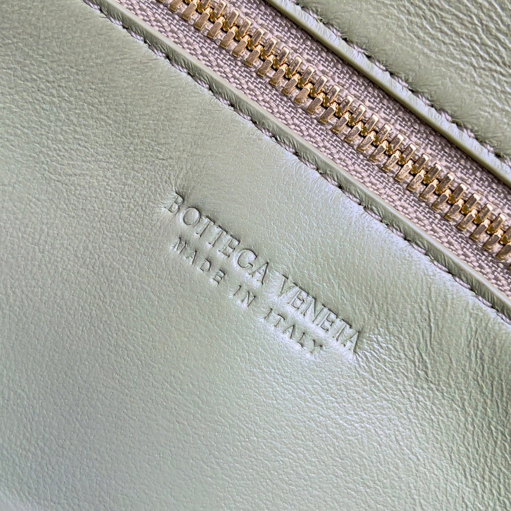 Bottega Veneta Long Clutch Andiamo With Handle 741511 Calfskin Light Green