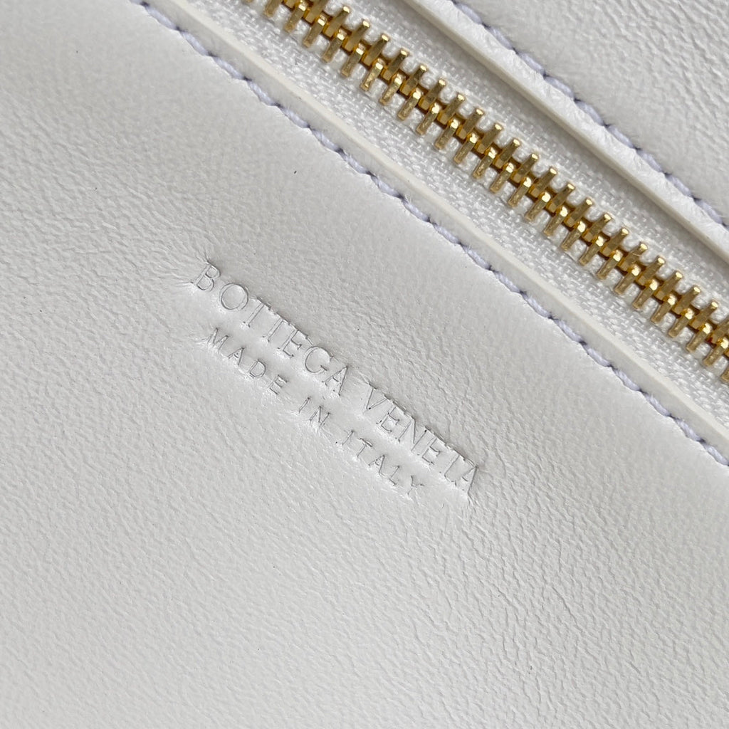 Bottega Veneta Long Clutch Andiamo With Handle 741511 Calfskin White